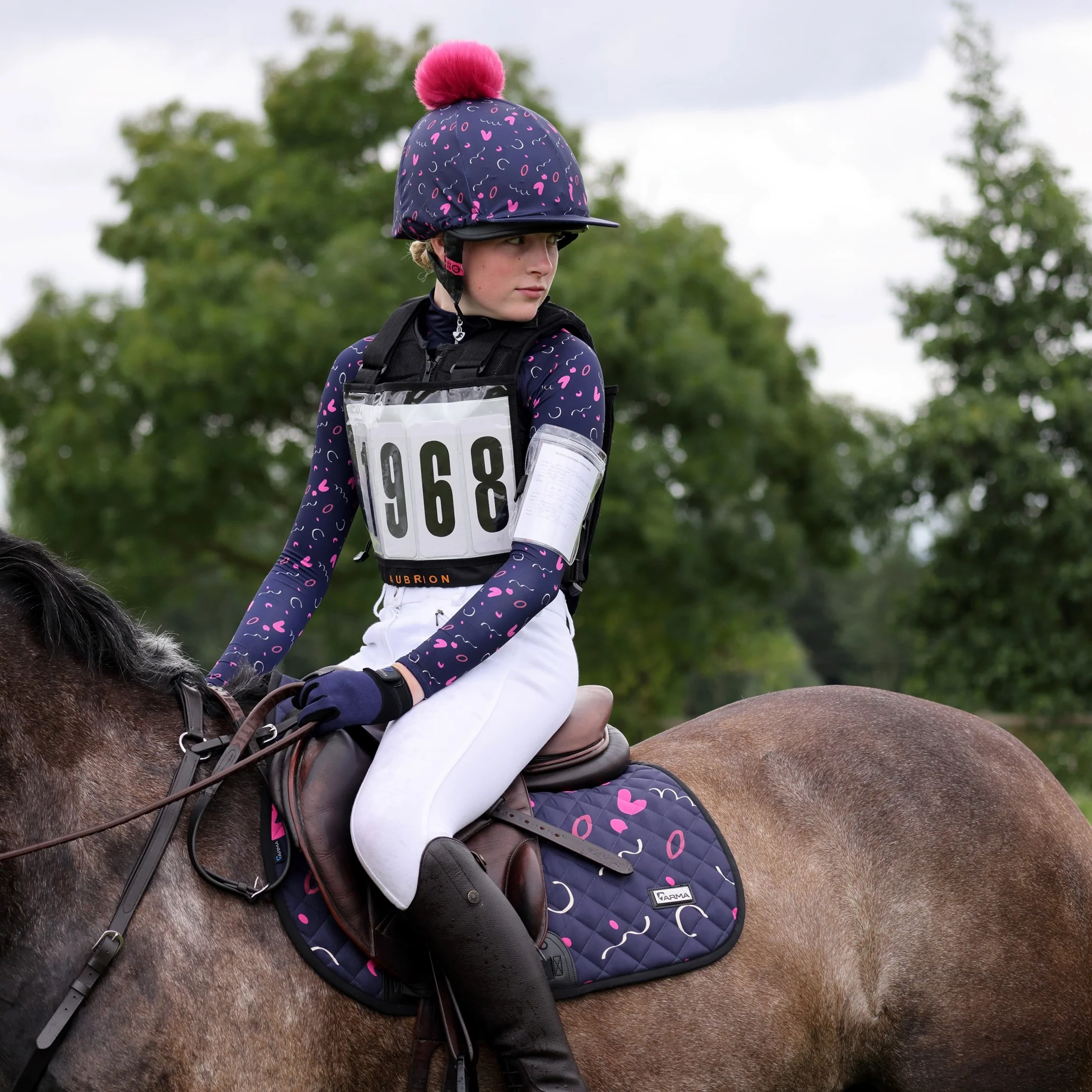 Aubrion Hyde Park Saddlecloth - Young Rider - Image 3