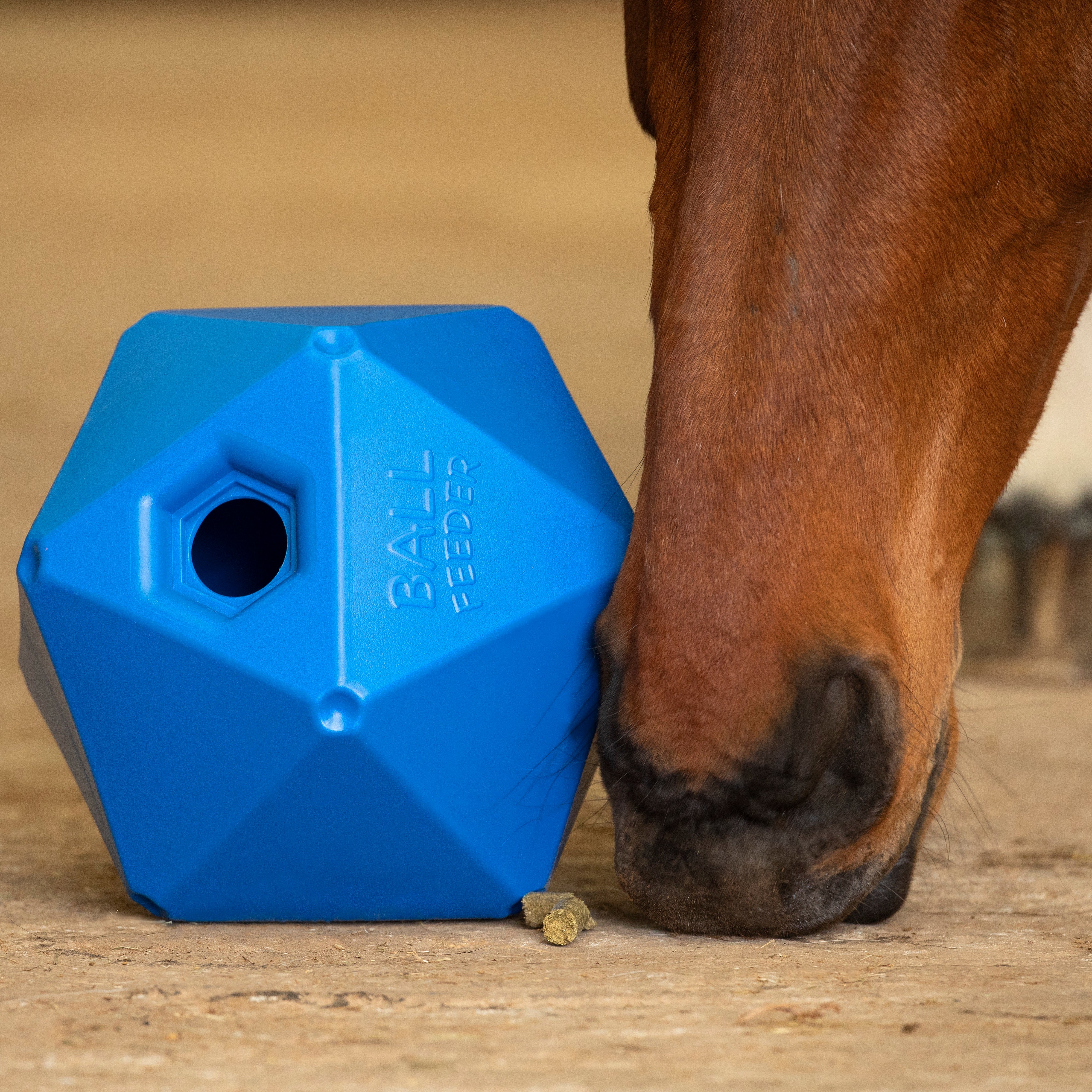 Shires Ball Feeder - Image 2