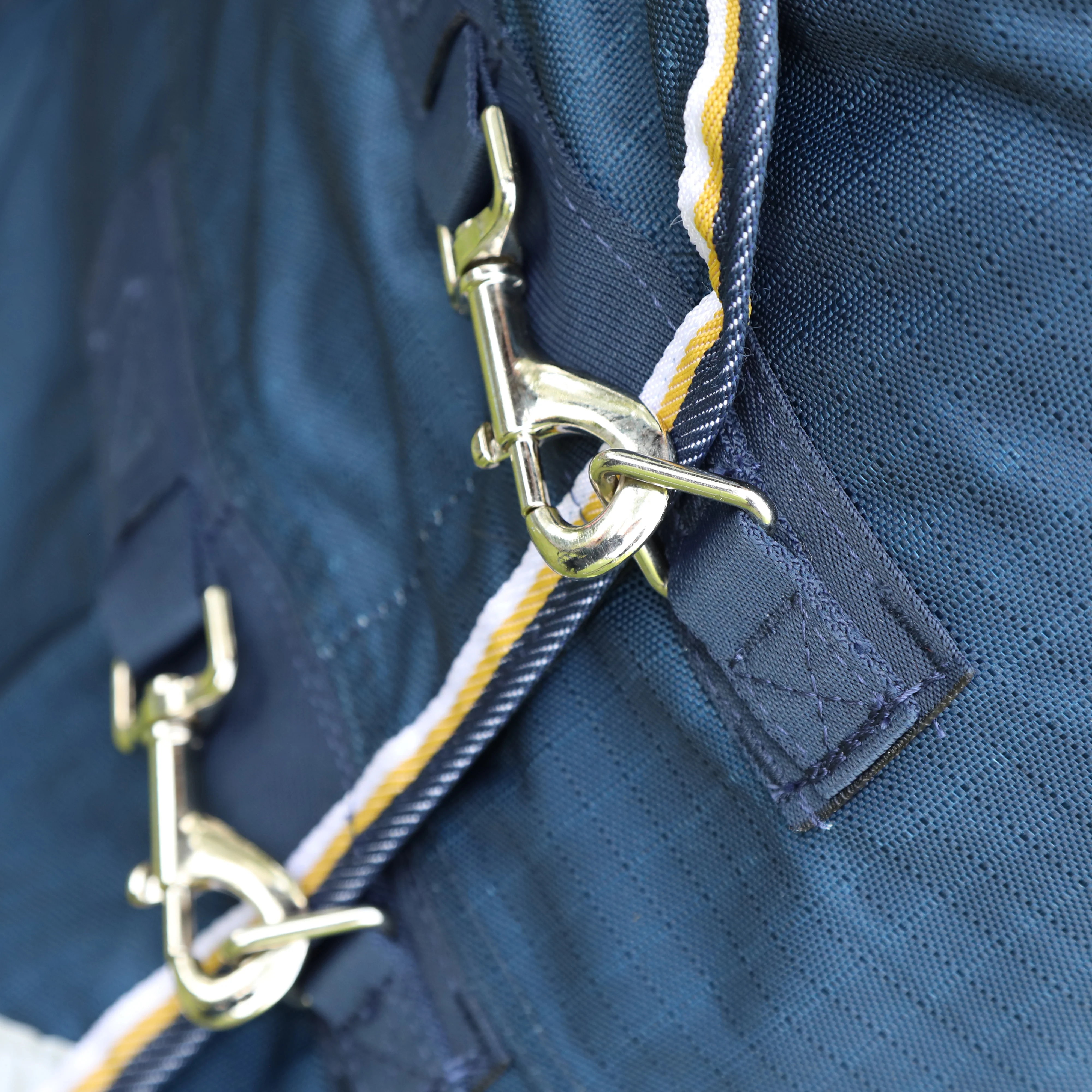 Shires Highlander Plus Lite Turnout Rug - Image 3