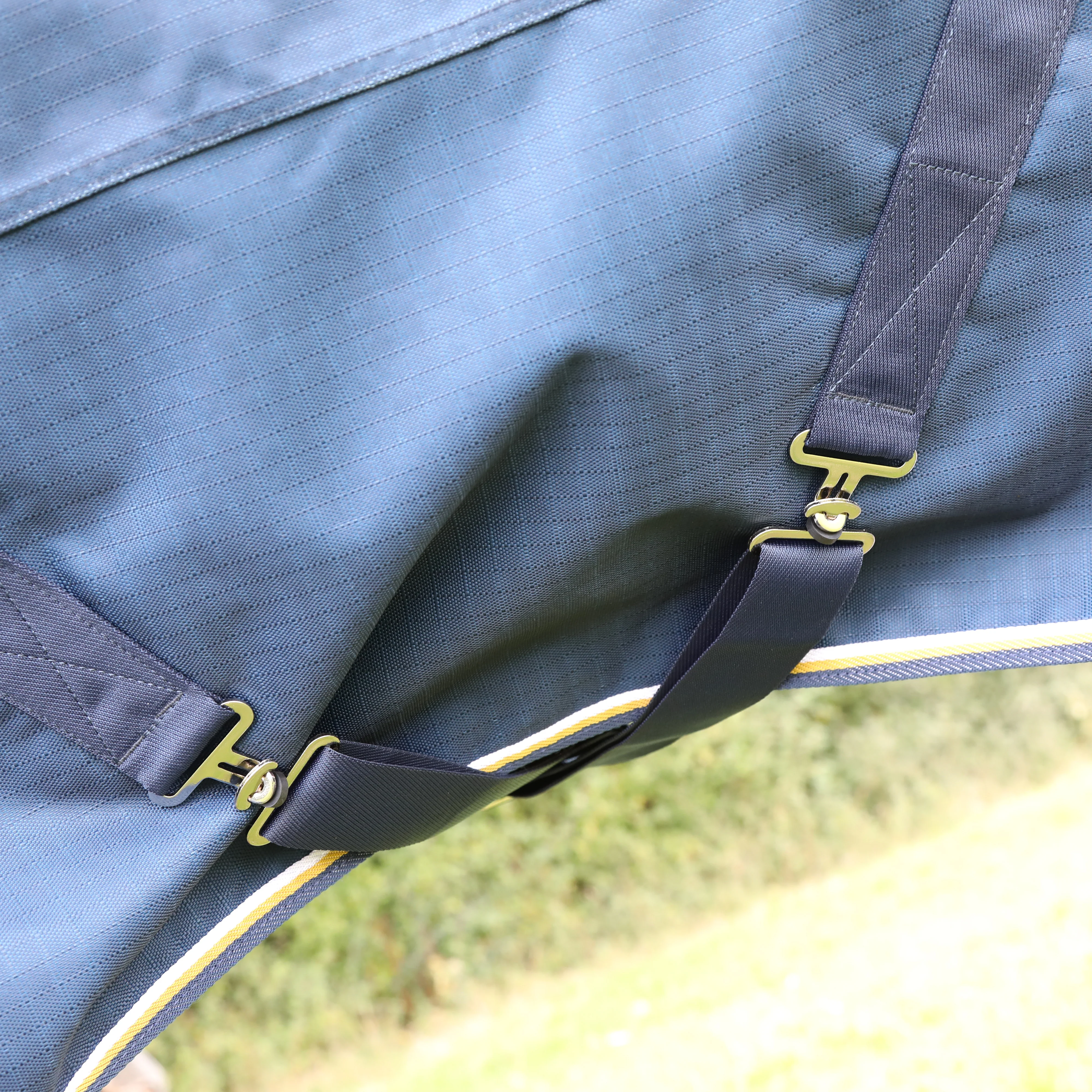 Shires Highlander Plus Lite Turnout Rug - Image 4