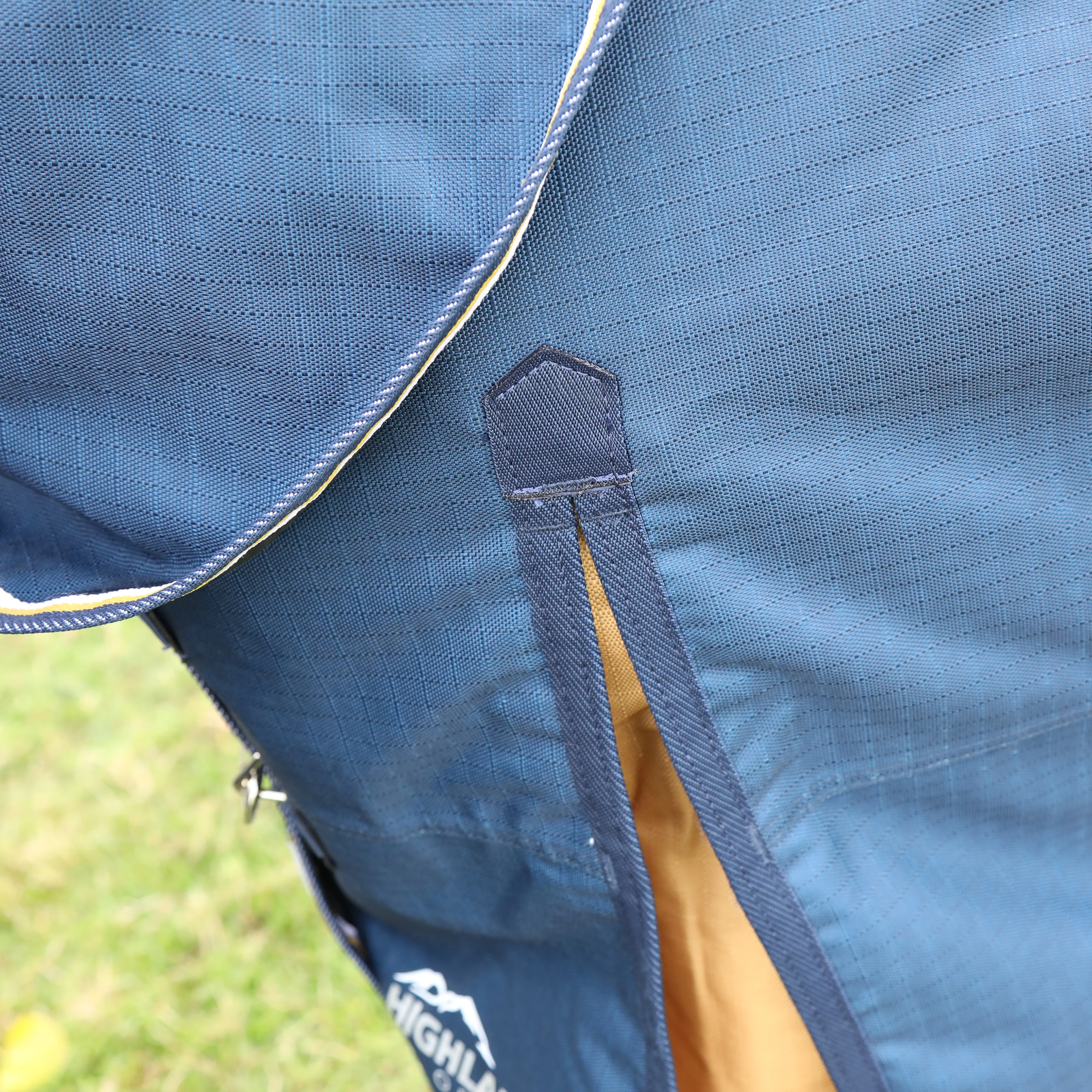 Shires Highlander Plus Lite Turnout Rug - Image 6