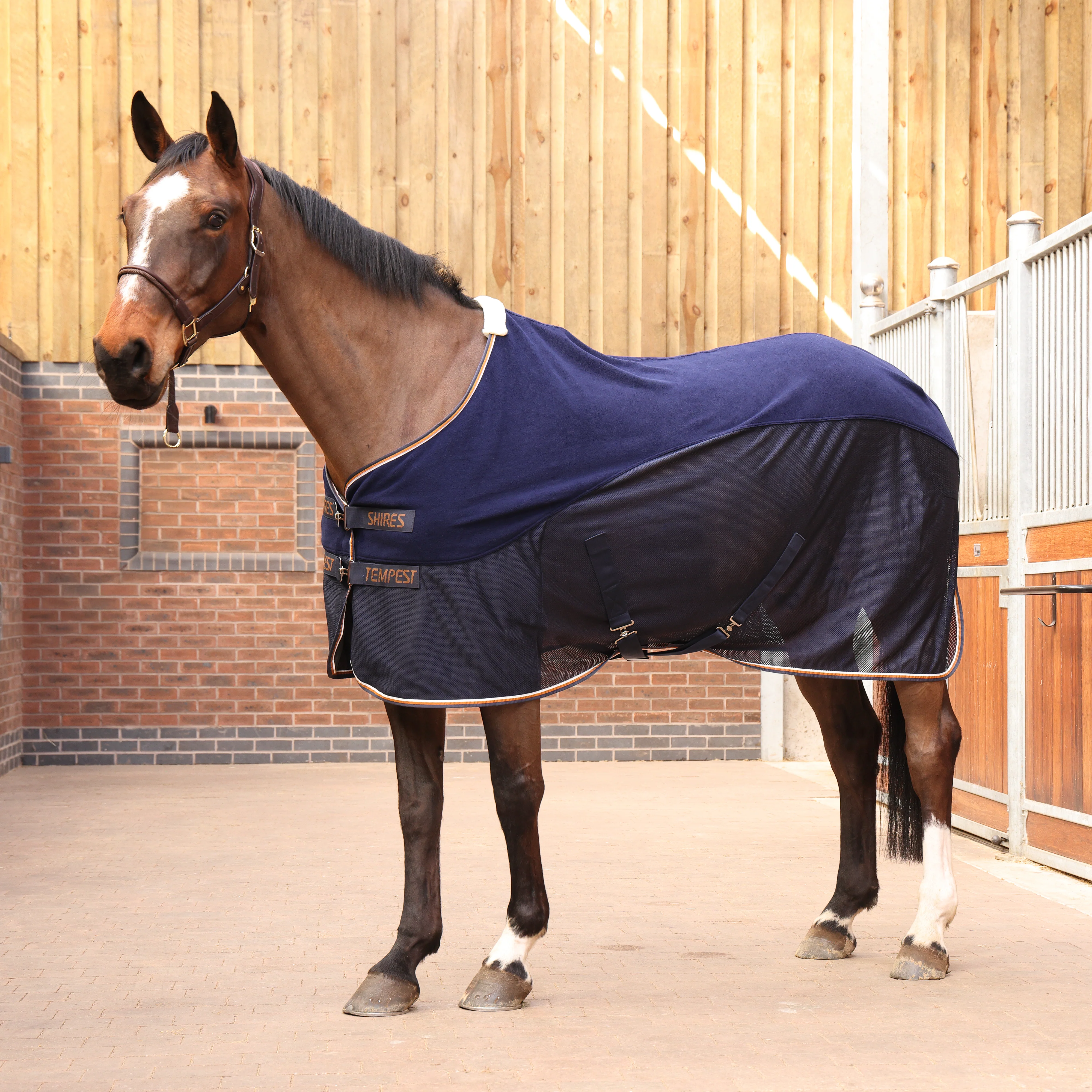 Shires Tempest Original Fleece/Mesh Cooler Rug - Image 3