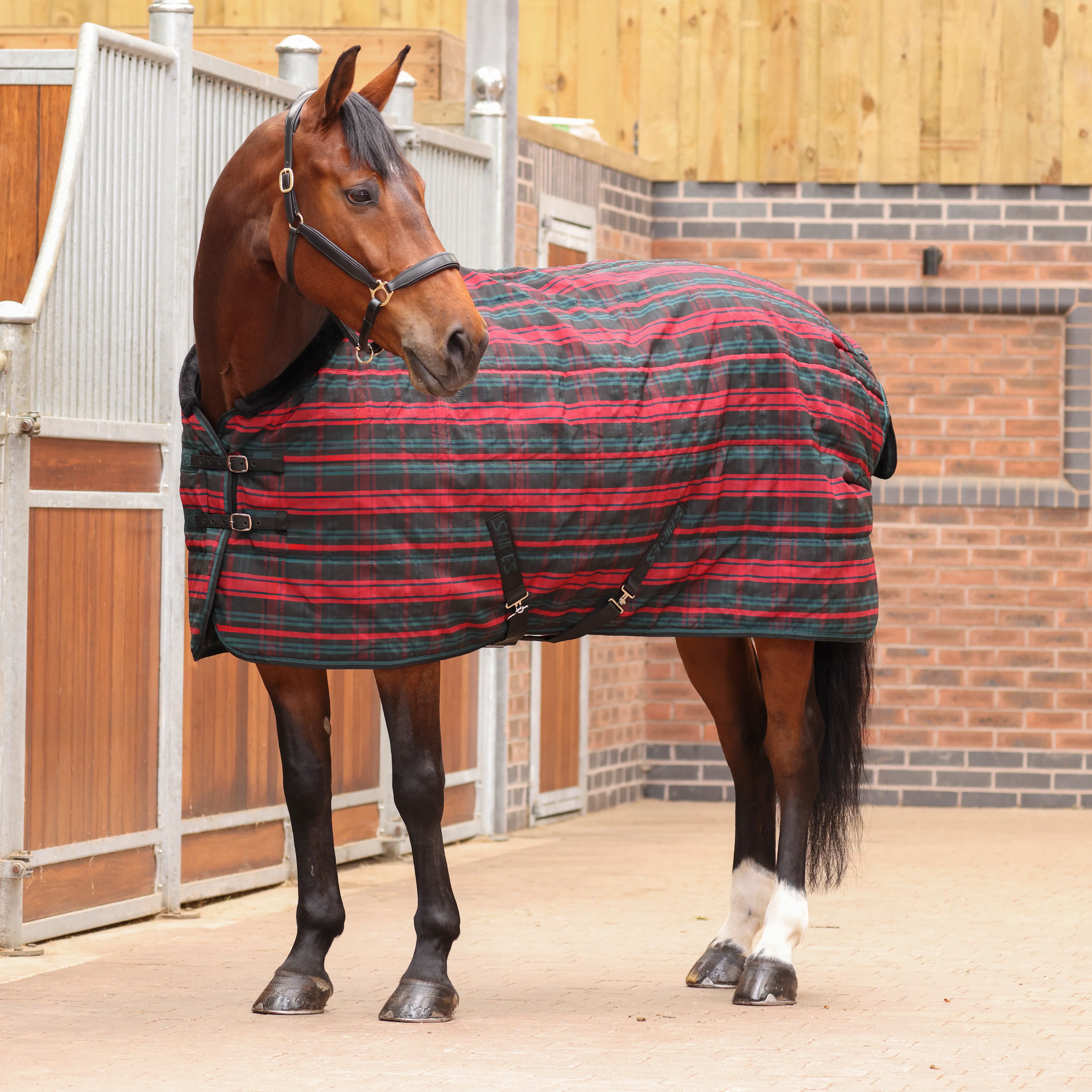 Shires Tempest Plus 200 Stable Rug